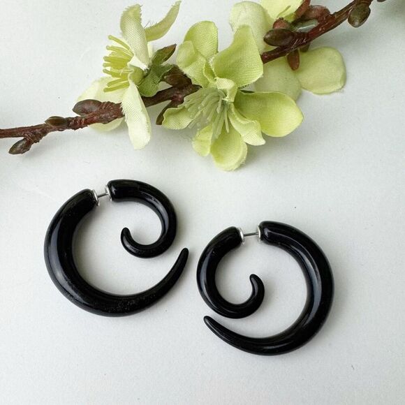 CLAIRE’S earrings | Black spiral hoops | horn style | alternative - Picture 1 of 4